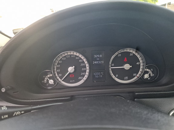 Mercedes-Benz C200 5 of 5