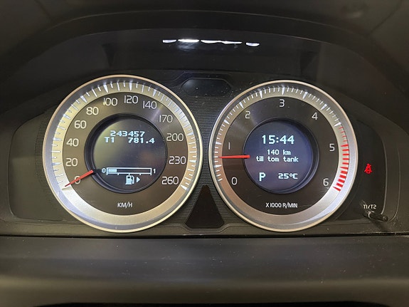 Volvo V70 12 of 25