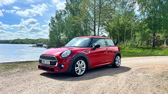 MINI Cooper 2 of 5