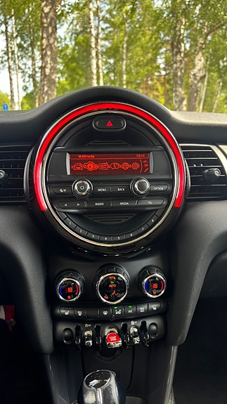 MINI Cooper 5 of 5