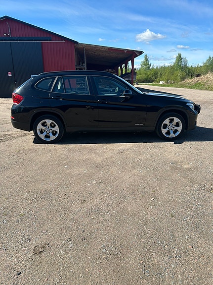 BMW X1 3 of 5