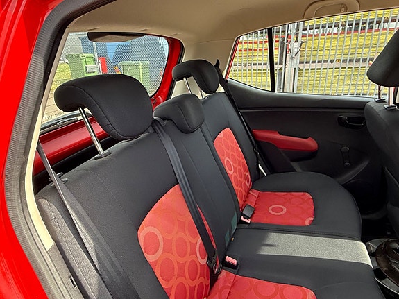 Hyundai i10 6 of 8