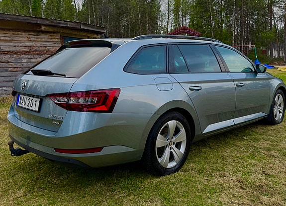 Skoda Superb 2 of 3