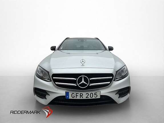 Mercedes-Benz E220 3 of 5