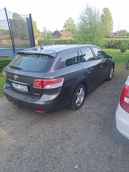 Toyota Avensis 4 of 4