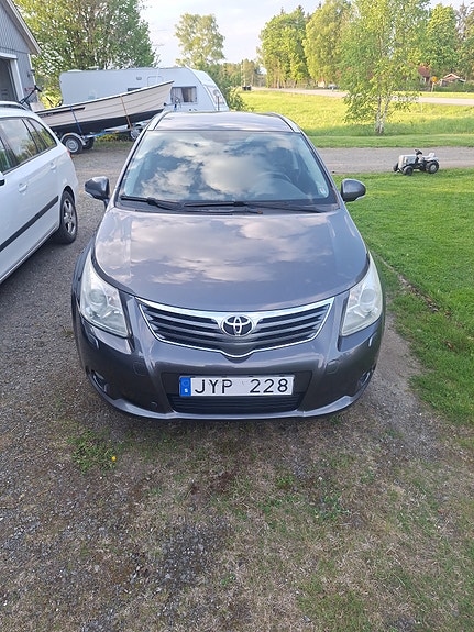 Toyota Avensis 3 of 4