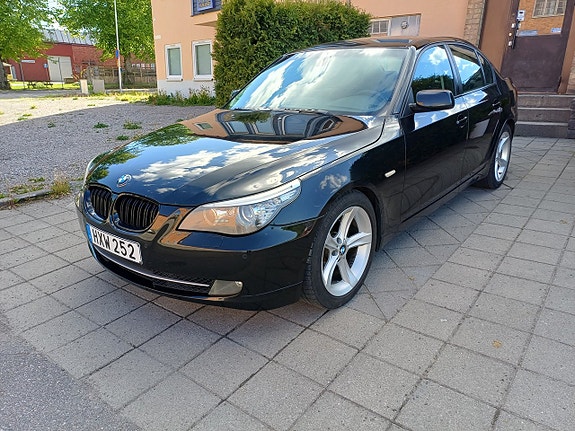 BMW 525 2 of 5