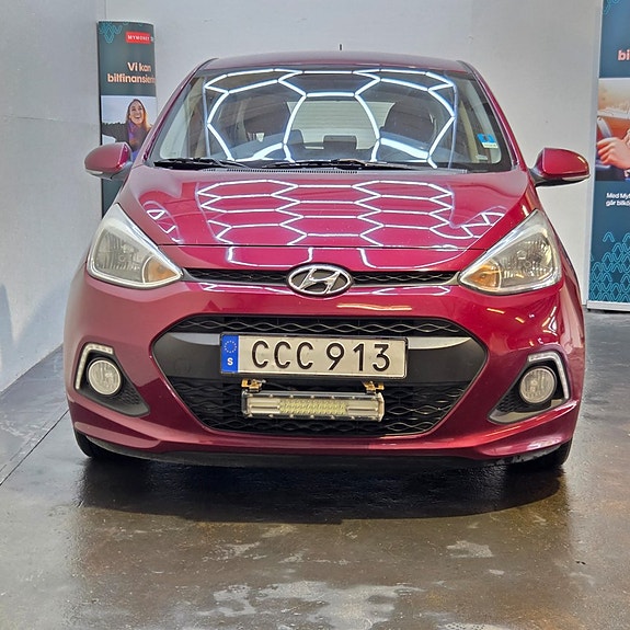 Hyundai i10 2 of 13