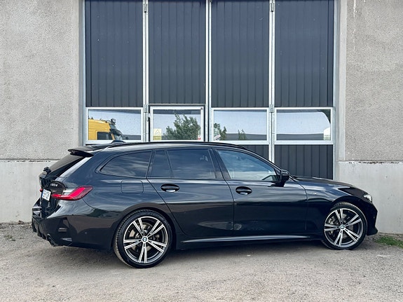 BMW 330d 4 of 5