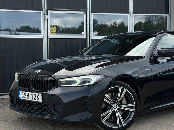 BMW 330d 3 of 5