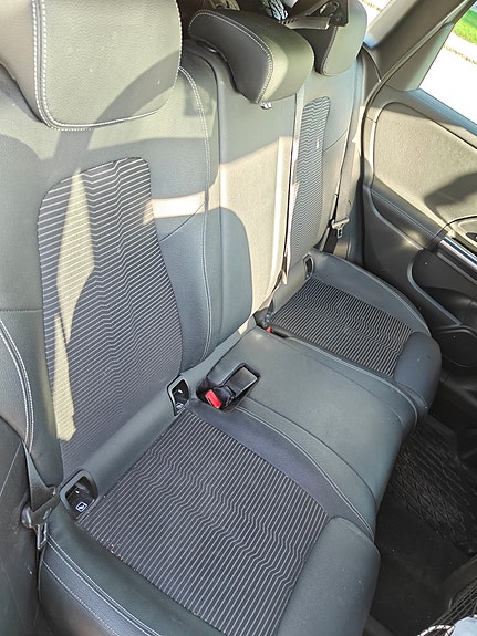 Mercedes-Benz B250 e 4 of 5