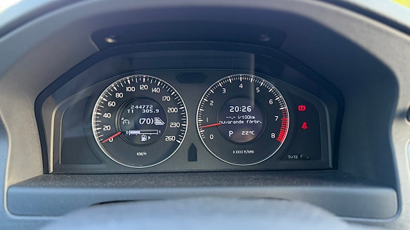 Volvo XC70 11 of 24