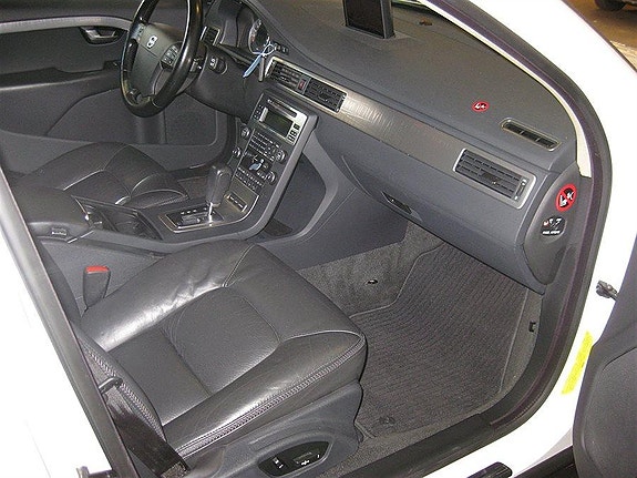 Volvo XC70 13 of 24