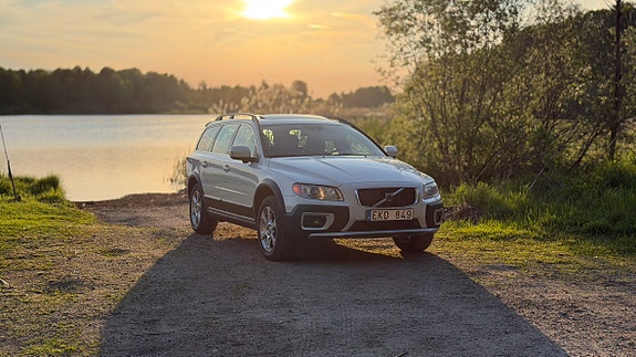 Volvo XC70 2 of 24