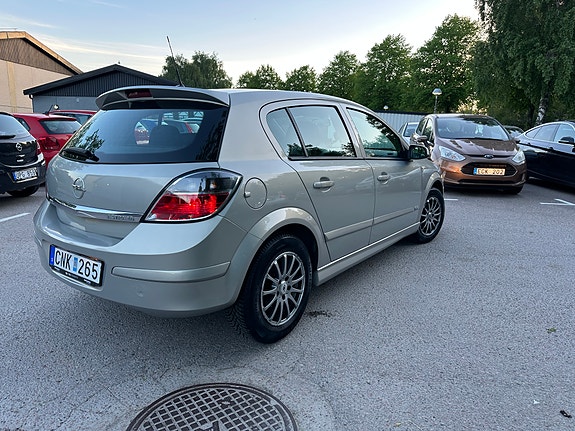 Opel Astra 3 of 5