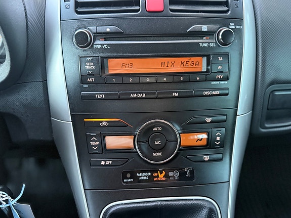 Toyota Auris 11 of 30