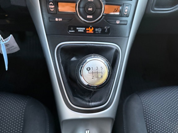 Toyota Auris 13 of 30