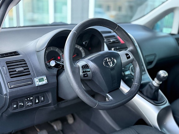 Toyota Auris 23 of 30