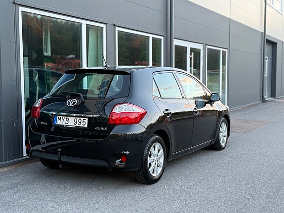 Toyota Auris 3 of 30