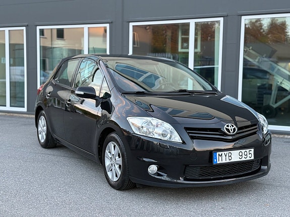 Toyota Auris 4 of 30