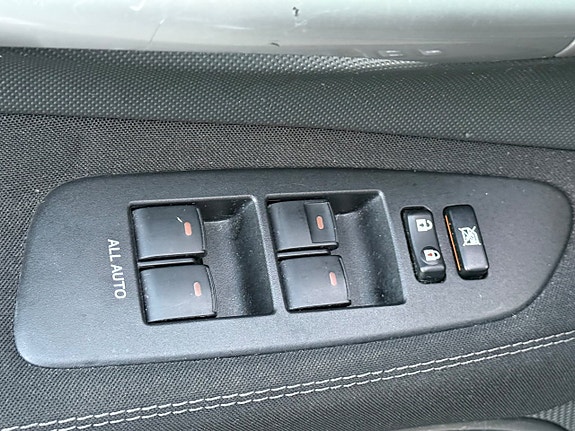 Toyota Auris 12 of 30