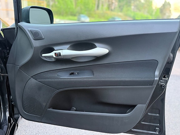 Toyota Auris 26 of 30
