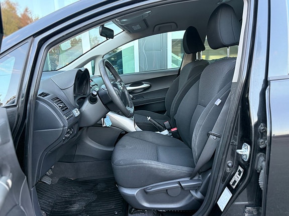 Toyota Auris 22 of 30