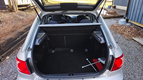 Hyundai Elantra 4 of 8