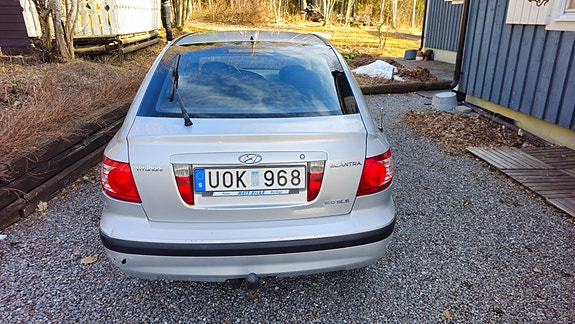 Hyundai Elantra 2 of 8