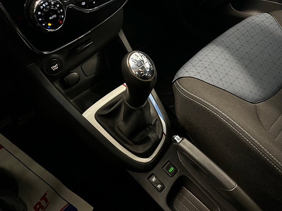 Renault Clio 22 of 22
