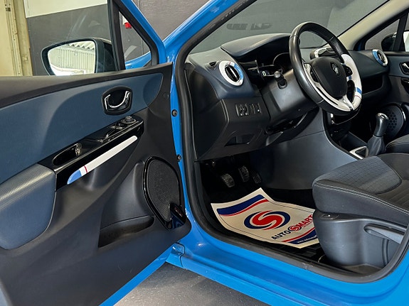 Renault Clio 11 of 22