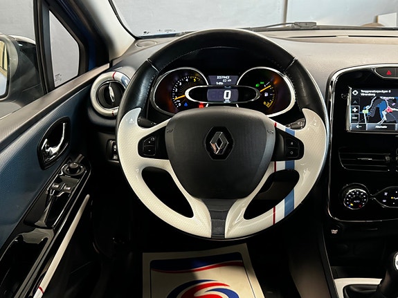 Renault Clio 18 of 22