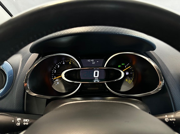 Renault Clio 19 of 22