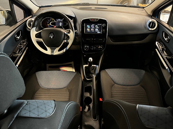 Renault Clio 16 of 22