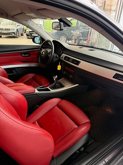 BMW 335i 5 of 9