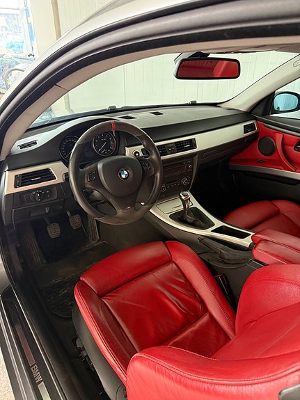BMW 335i 4 of 9