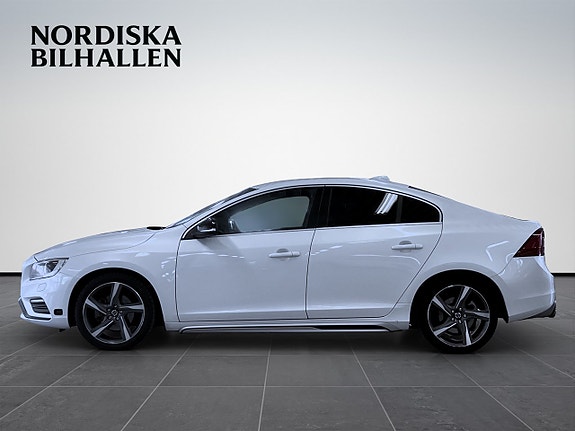 Volvo S60 4 of 5