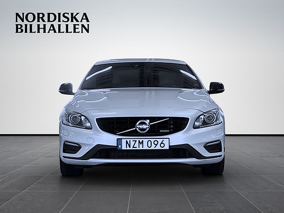 Volvo S60 2 of 5