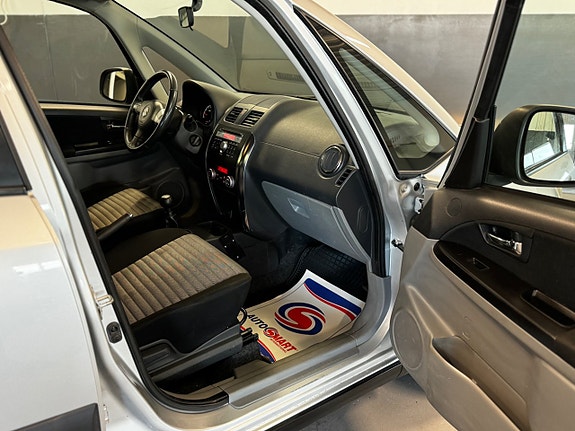 Suzuki SX4 11 of 19