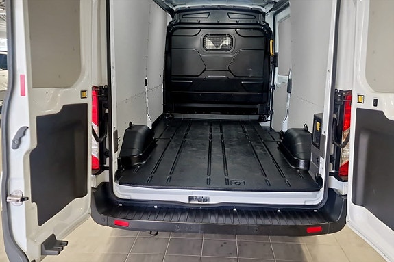 Ford E-Transit 14 of 14