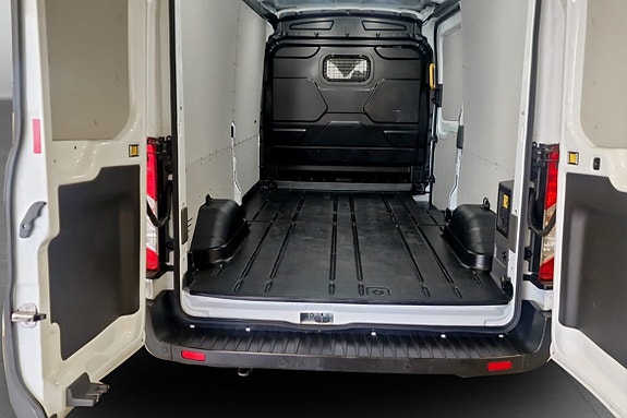 Ford E-Transit 13 of 14