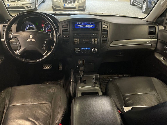 Mitsubishi Pajero 4 of 5