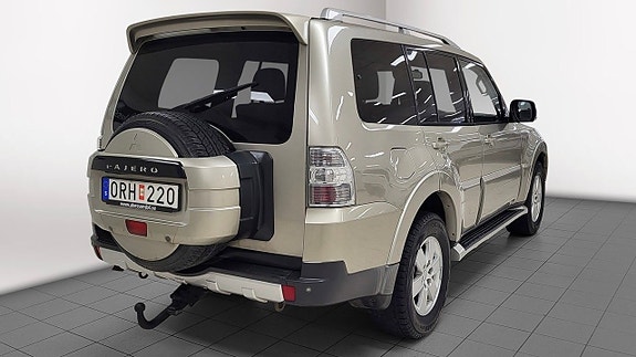Mitsubishi Pajero 5 of 5
