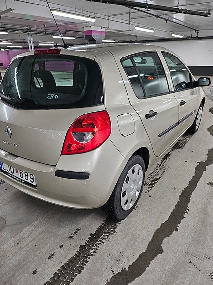 Renault Clio 2 of 5