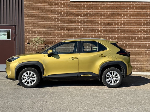 Toyota Yaris Cross 2 of 5
