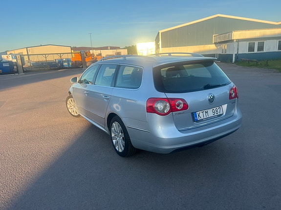 Volkswagen Passat 2 of 5