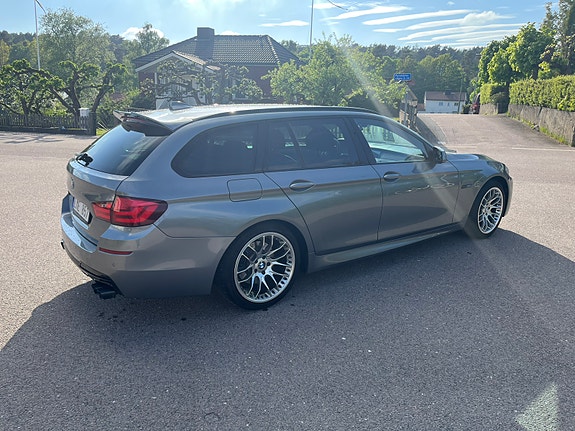 BMW 523i 4 of 5
