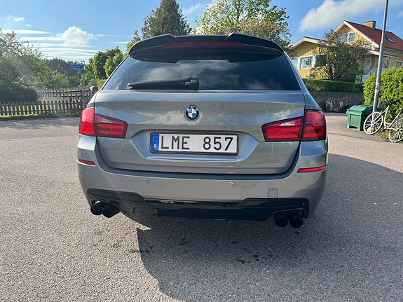 BMW 523i 3 of 5