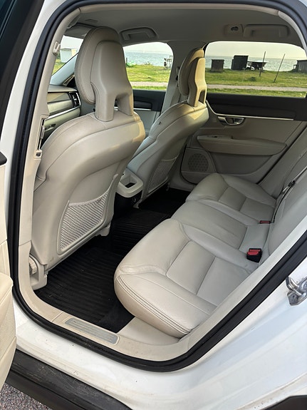 Volvo V90 Cross Country 4 of 5