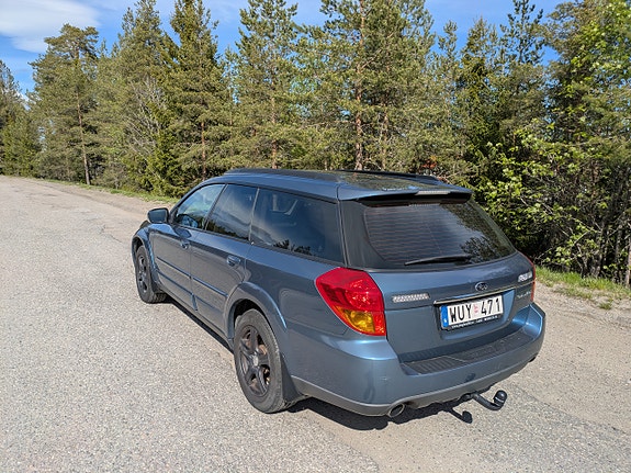 Subaru Outback 2 of 6